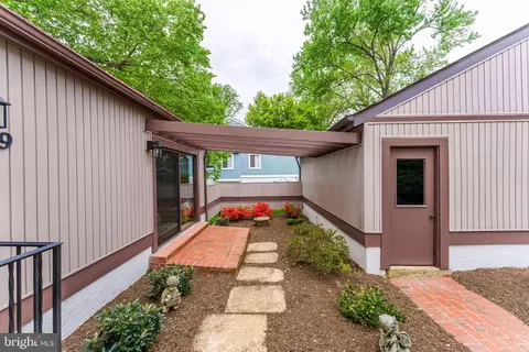 Exterior - 11819 Blue Spruce Rd, Reston, VA 20191 photo 3 of 7