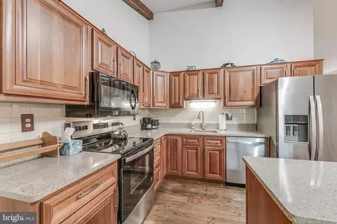 Kitchen - 11819 Blue Spruce Rd, Reston, VA 20191 photo 3 of 5