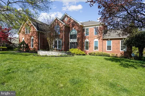 1703 Raleigh Hill Rd, Vienna, VA 22182