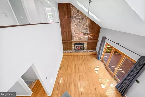 Living - 9723 Stipp St, Burke, VA 22015 photo 13 of 14