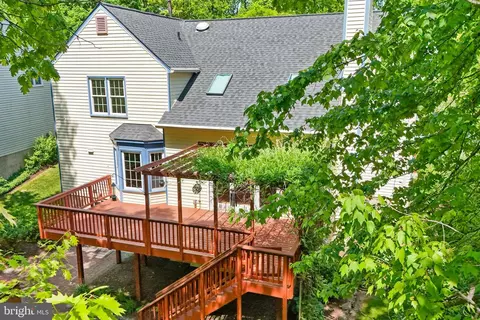 Exterior - 9723 Stipp St, Burke, VA 22015 photo 8 of 20