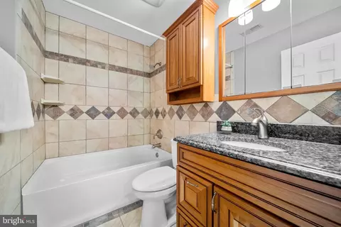 Bath - 9723 Stipp St, Burke, VA 22015 photo 3 of 4
