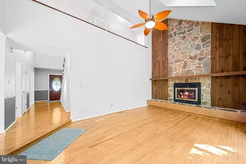 Living - 9723 Stipp St, Burke, VA 22015 photo 2 of 14