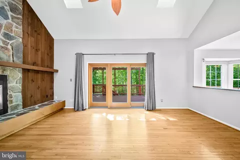 Living - 9723 Stipp St, Burke, VA 22015 photo 3 of 14