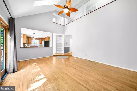 Living - 9723 Stipp St, Burke, VA 22015 photo 6 of 14