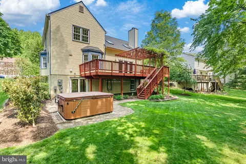 Exterior - 9723 Stipp St, Burke, VA 22015 photo 17 of 20