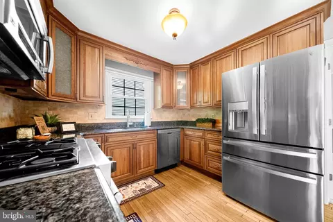 Kitchen - 9723 Stipp St, Burke, VA 22015 photo 4 of 6