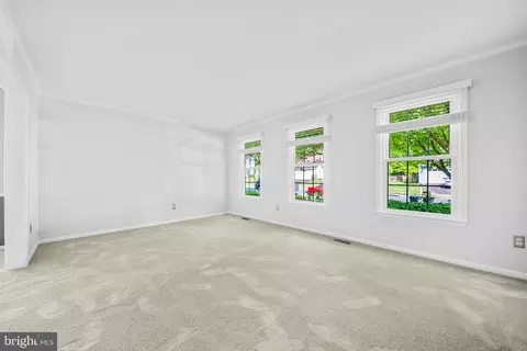 Living - 9723 Stipp St, Burke, VA 22015 photo 10 of 14