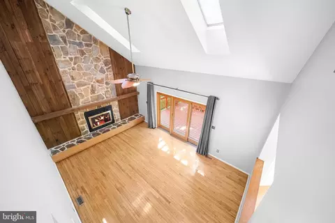 Living - 9723 Stipp St, Burke, VA 22015 photo 12 of 14
