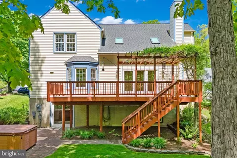 Exterior - 9723 Stipp St, Burke, VA 22015 photo 5 of 20