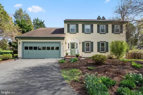 9605 Bronte Dr, Fairfax, VA 22032