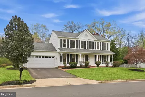 12615 Heritage Farm Ln, Herndon, VA 20171