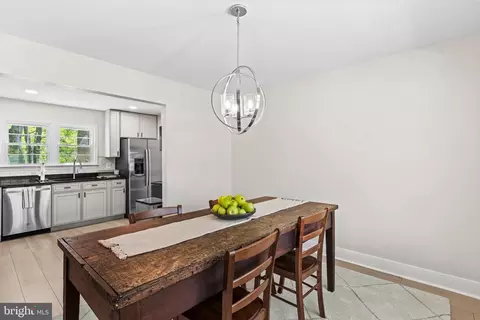 Dining - 908 Ashburn St, Herndon, VA 20170 photo 3 of 3