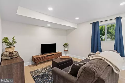 Other - 908 Ashburn St, Herndon, VA 20170 photo 8 of 9