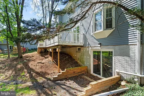 Exterior - 908 Ashburn St, Herndon, VA 20170 photo 3 of 4