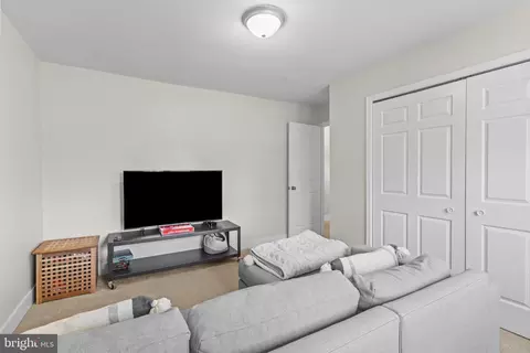 Bedroom - 908 Ashburn St, Herndon, VA 20170 photo 7 of 9