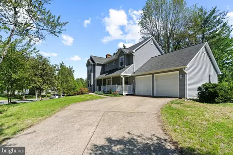 Exterior - 908 Ashburn St, Herndon, VA 20170 photo 4 of 4