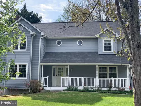 908 Ashburn St, Herndon, VA 20170