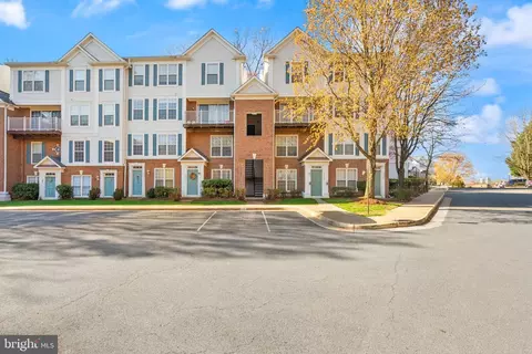 12739 Fair Crest Ct #301, Fairfax, VA 22033