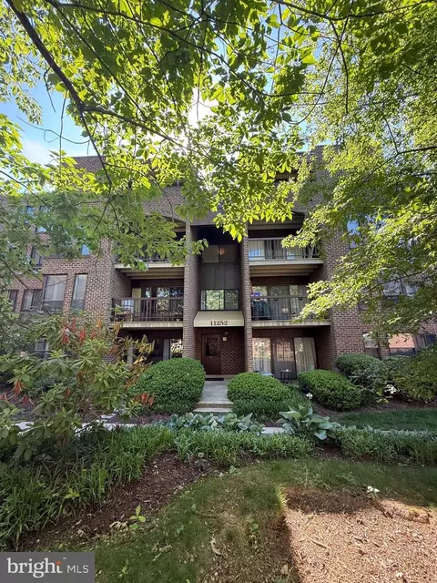 11252 Chestnut Grove Sq #26, Reston, VA 20190