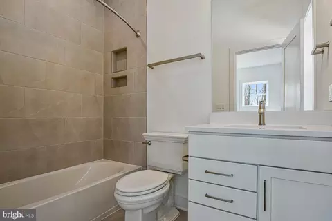 Bath - 8205 Dabney Ave, Springfield, VA 22152 photo 5 of 7