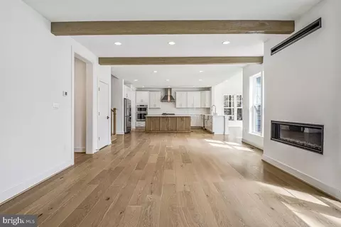 Living - 8205 Dabney Ave, Springfield, VA 22152 photo 2 of 9