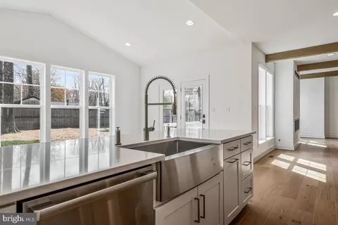 Entry Way - 8205 Dabney Ave, Springfield, VA 22152 photo 7 of 15