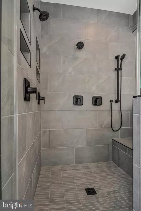 Bath - 8205 Dabney Ave, Springfield, VA 22152 photo 3 of 7