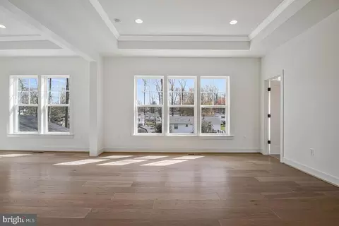 Living - 8205 Dabney Ave, Springfield, VA 22152 photo 9 of 9