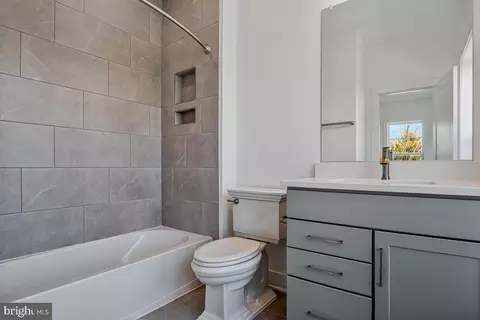 Bath - 8205 Dabney Ave, Springfield, VA 22152 photo 6 of 7