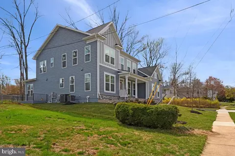 Exterior - 8205 Dabney Ave, Springfield, VA 22152 photo 2 of 7