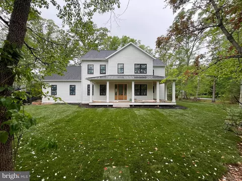 7926 Bolling Dr, Alexandria, VA 22308