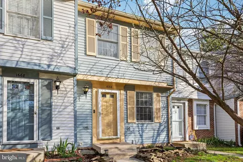 1666 Harvest Green Ct, Reston, VA 20194