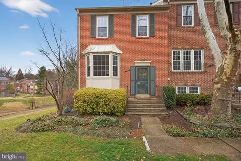 4830 Treasure Ct, Fairfax, VA 22032