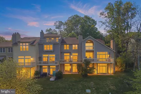 11163 Lake Chapel Ln, Reston, VA 20191