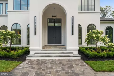 792 Falls Farm Ct, Great Falls, VA 22066