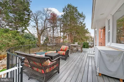 Exterior - 1205 Suffield Dr, Mclean, VA 22101 photo 6 of 17
