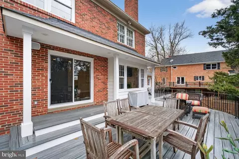 Exterior - 1205 Suffield Dr, Mclean, VA 22101 photo 16 of 17