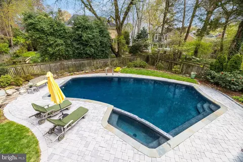 Exterior - 1205 Suffield Dr, Mclean, VA 22101 photo 11 of 17