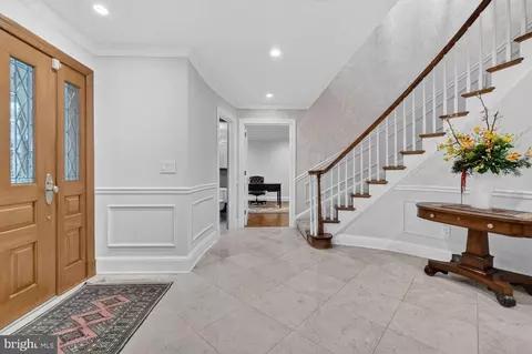 Entry Way - 1205 Suffield Dr, Mclean, VA 22101 photo 3 of 7