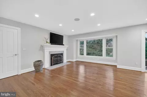Living - 1205 Suffield Dr, Mclean, VA 22101 photo 2 of 2