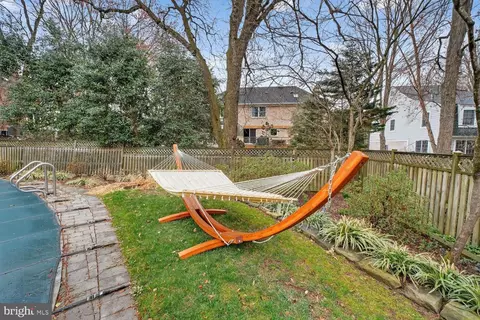 Exterior - 1205 Suffield Dr, Mclean, VA 22101 photo 14 of 17