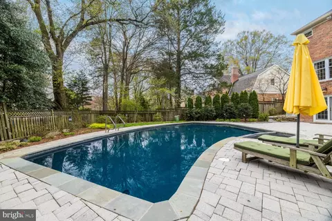 Exterior - 1205 Suffield Dr, Mclean, VA 22101 photo 8 of 17
