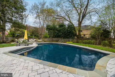 Exterior - 1205 Suffield Dr, Mclean, VA 22101 photo 12 of 17
