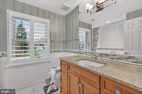 Bath - 1205 Suffield Dr, Mclean, VA 22101 photo 6 of 8