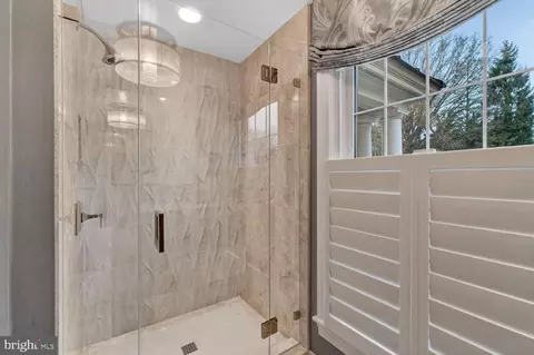 Bath - 1205 Suffield Dr, Mclean, VA 22101 photo 2 of 8