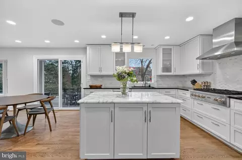 Kitchen - 1205 Suffield Dr, Mclean, VA 22101 photo 3 of 4