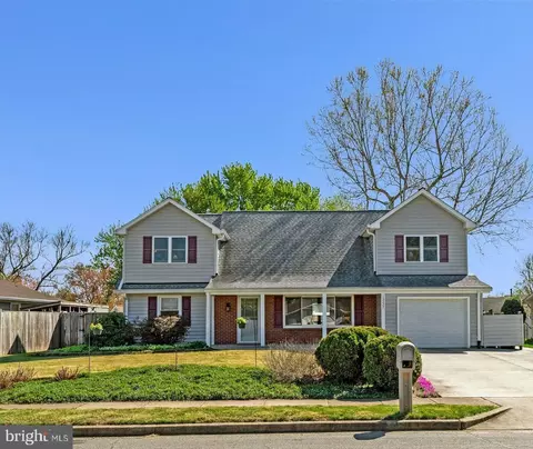 13227 Pearsall Ln, Fairfax, VA 22033