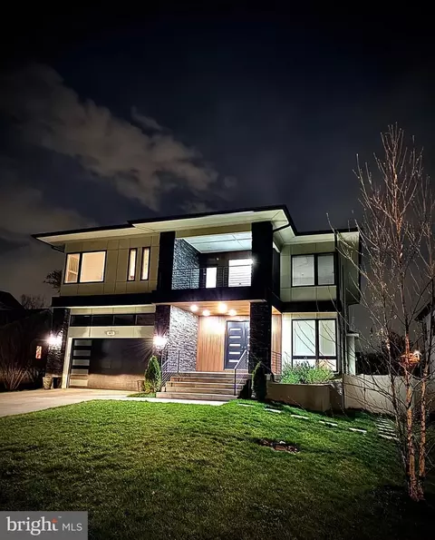 1815 Peabody Dr, Falls Church, VA 22043