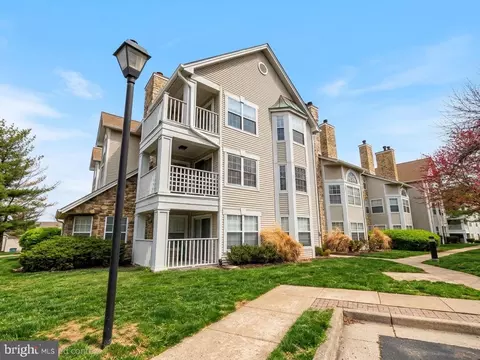 5624 Willoughby Newton Dr #13, Centreville, VA 20120